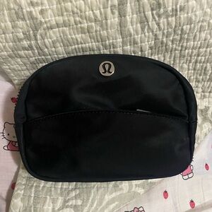 Lululemon City Essentials Pouch Mini 2L - Black (PLEASE READ DESCRIPTION)